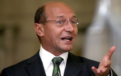 Basescu catre clientii bancilor: Mergeti sa platiti rata si nu va sfiiti sa cereti credite noi